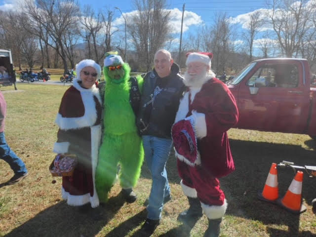 2023 Santa Selfies (6)