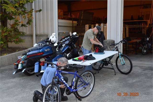 2023 Oct 28 Toy Run Bike Build (10)