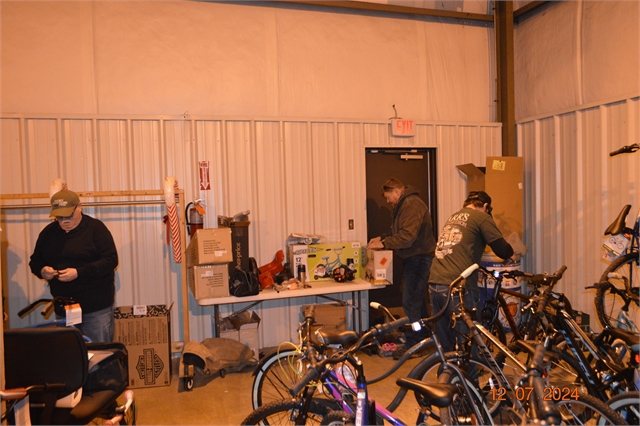 2024 Dec 7 SMHOG Bike Build for Eblen Charities